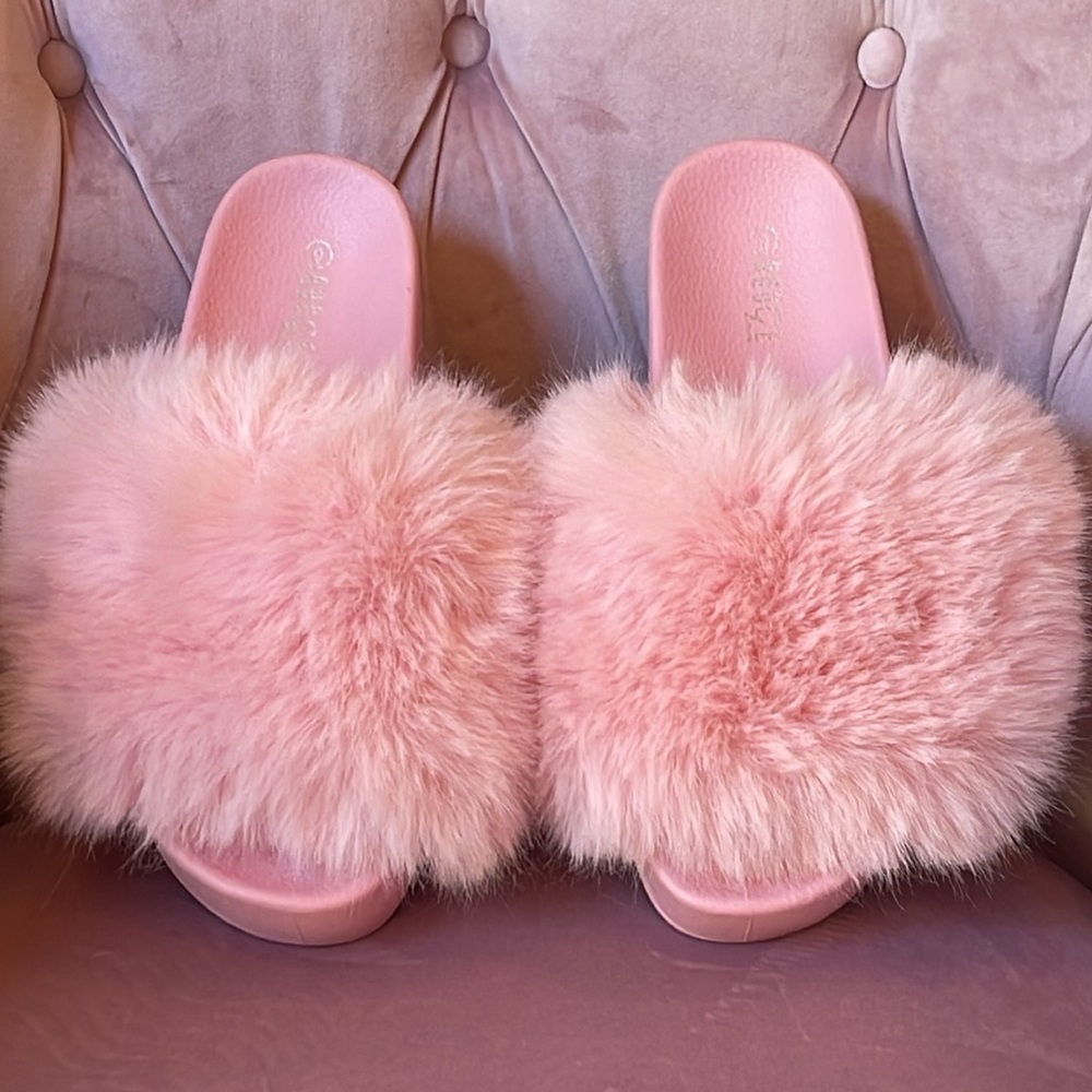 Barbie Pink Faux Fur Platform Slides🌸